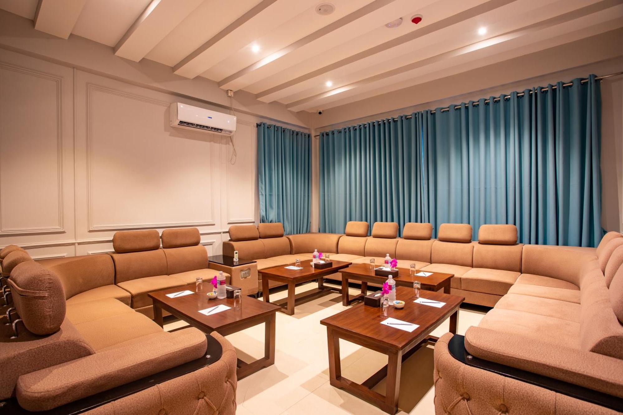 Regenta Resort & Spa By Riverside, Chitwan Buitenkant foto