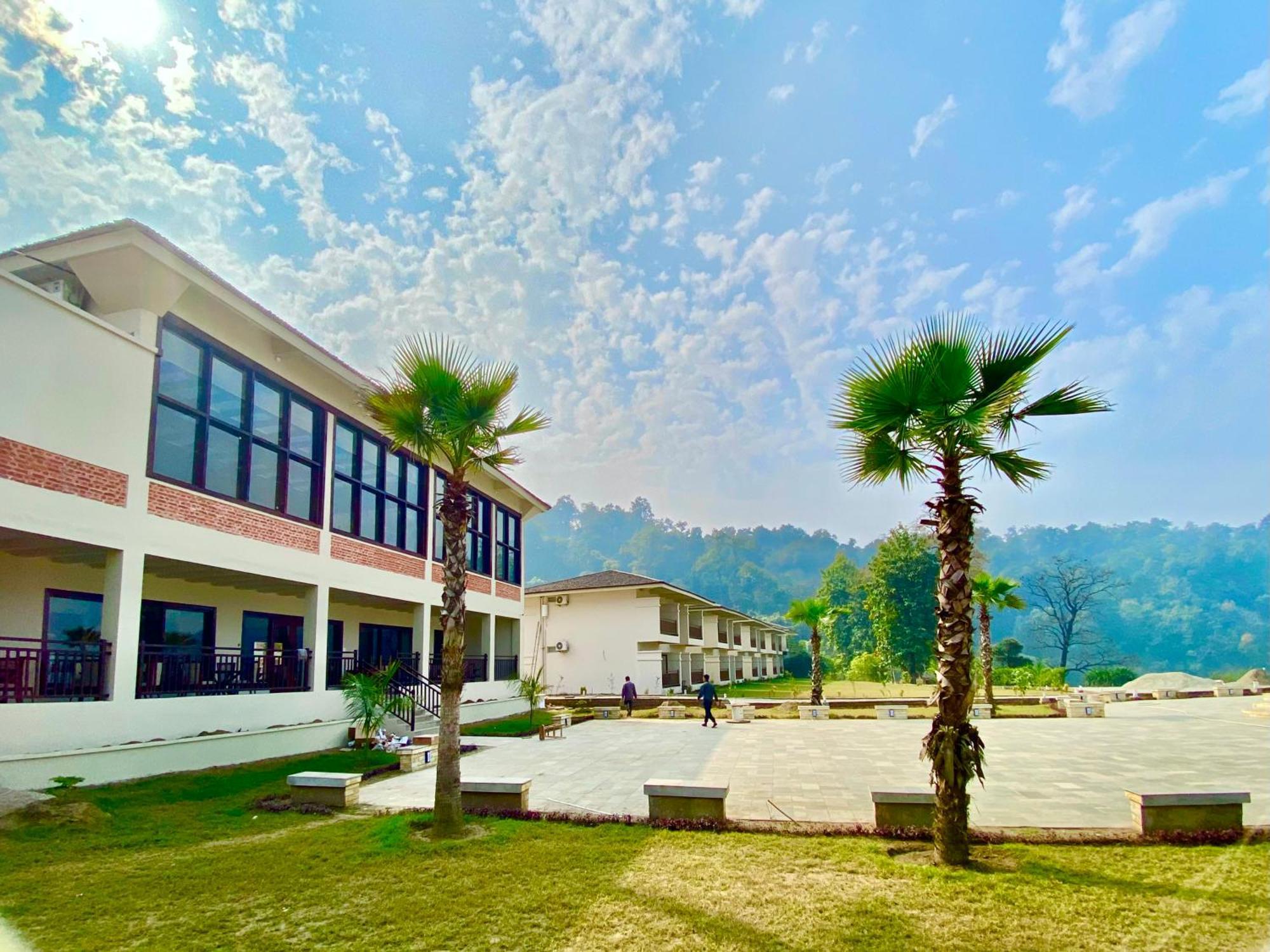 Regenta Resort & Spa By Riverside, Chitwan Buitenkant foto