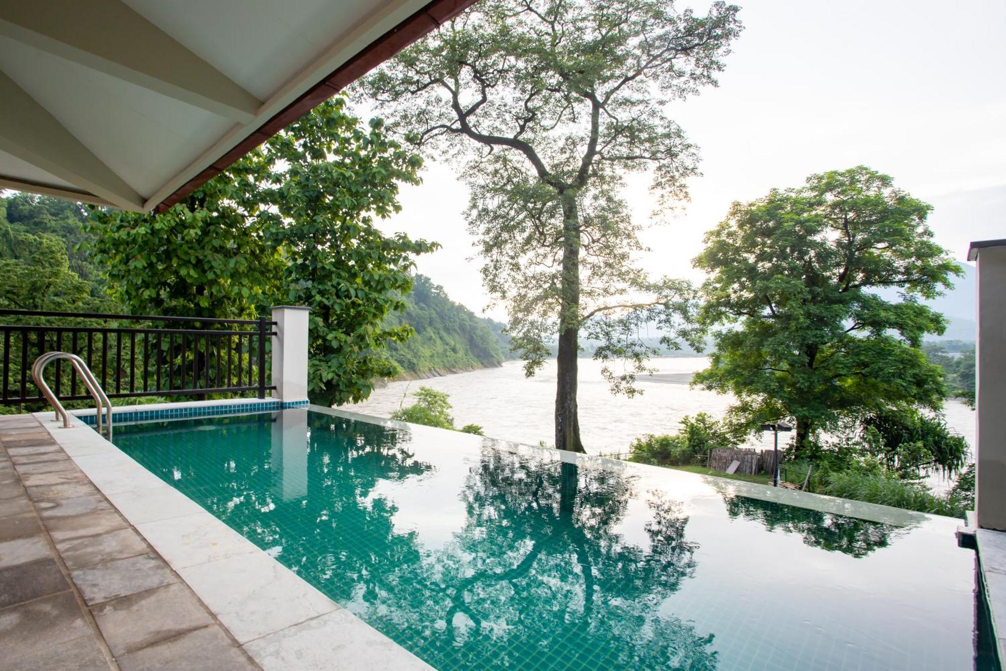 Regenta Resort & Spa By Riverside, Chitwan Buitenkant foto